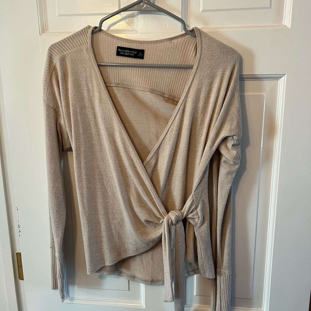 Abercrombie Soft pink long sleeve wrap sweater